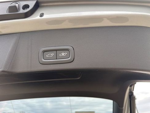 Certified 2025 Volvo XC40 B5 Core image 35