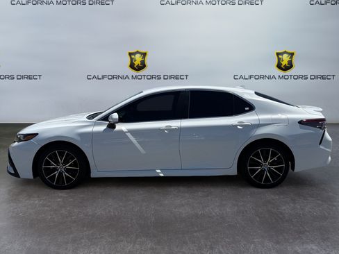 Used 2022 Toyota Camry SE FWD image 2