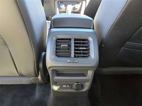 Used 2021 Volkswagen Tiguan SE R-Line image 15