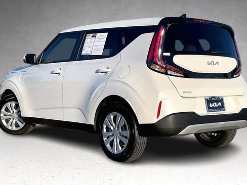 Certified 2024 Kia Soul LX image 4
