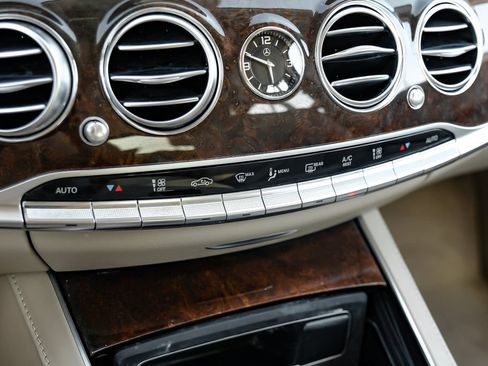 Used 2019 Mercedes-Benz S 560 Sedan image 28