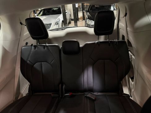 Used 2023 Chrysler Pacifica Touring-L FWD image 30