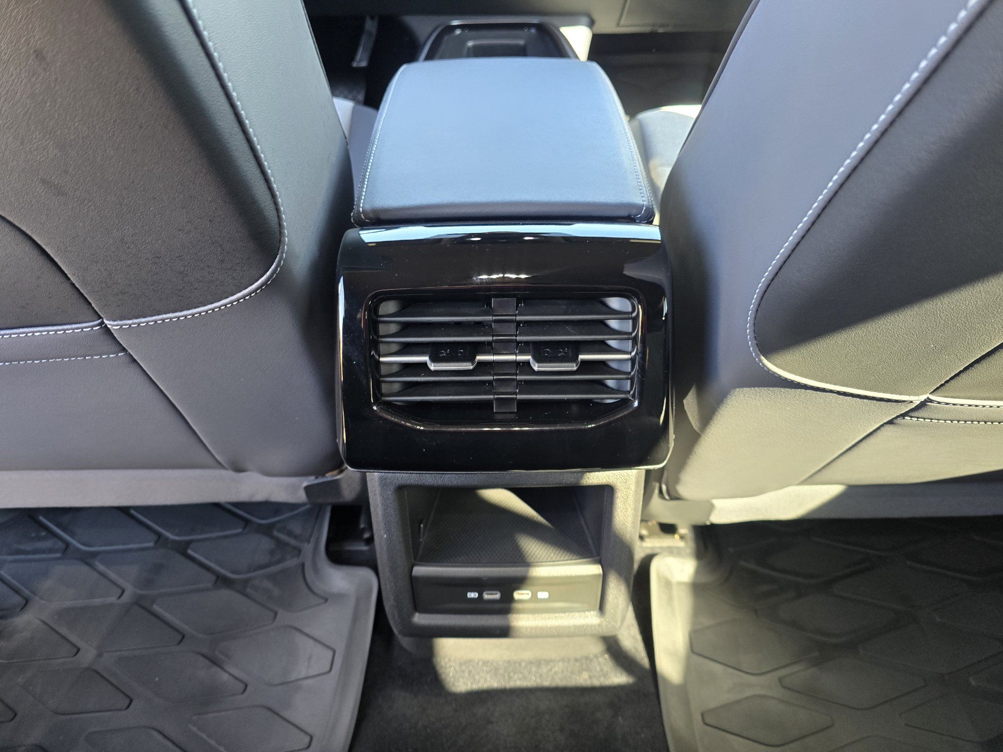 Used 2024 Volkswagen ID.4 2WD image 28