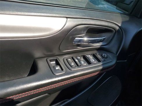 Used 2018 Dodge Grand Caravan GT FWD image 7
