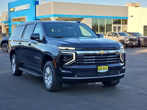 New 2026 Chevrolet Suburban LT w/ Comfort Package image 2