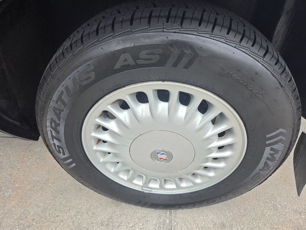 Used 1998 Buick Le Sabre Custom w/ Headliner Lighting Pkg FWD image 16
