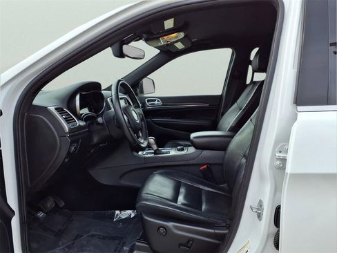 Used 2018 Jeep Grand Cherokee Limited image 17