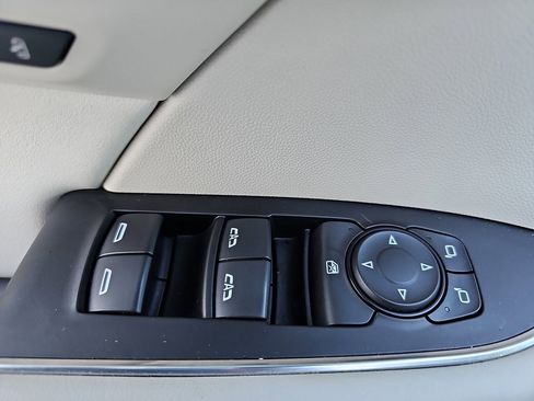 Used 2023 Buick Envision Avenir image 28