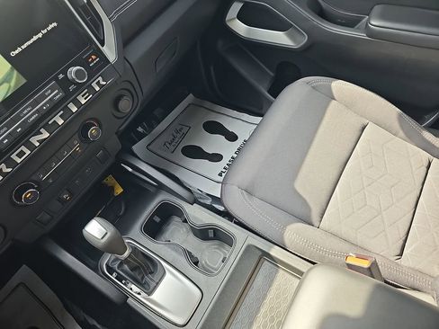 Used 2025 Nissan Frontier SV RWD image 28