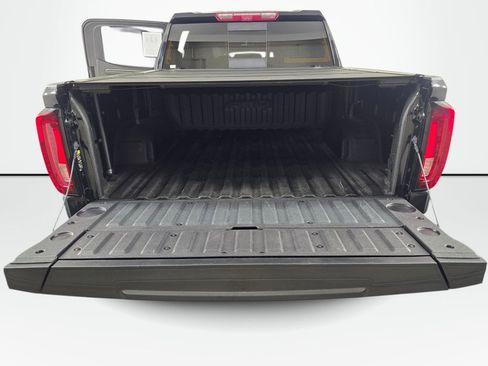 Used 2024 GMC Sierra 1500 AT4 w/ Technology Package AWD/4WD image 11
