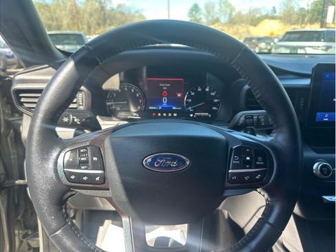 Used 2020 Ford Explorer XLT image 17