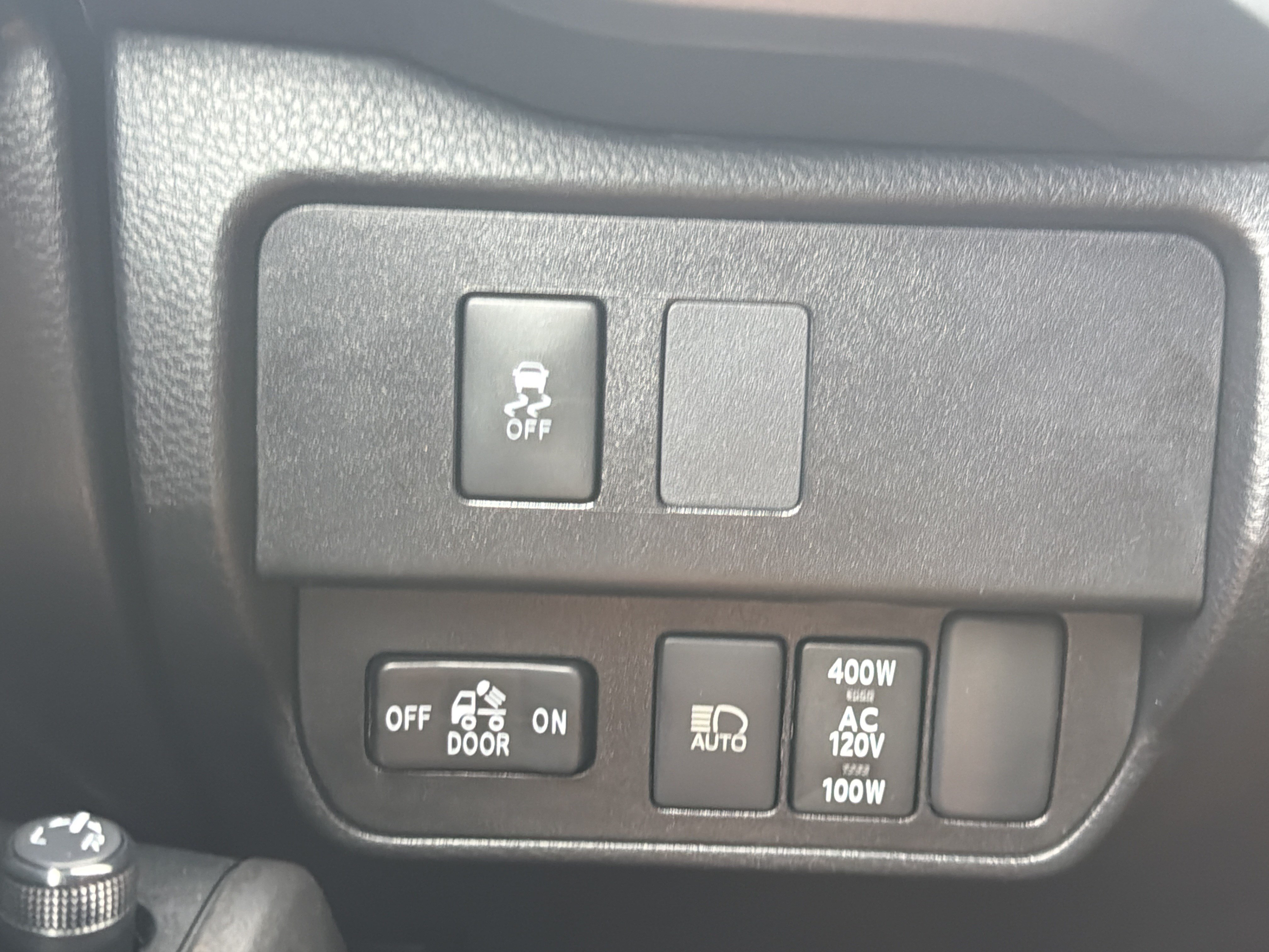 Used 2022 Toyota Tacoma TRD Sport w/ TRD Premium Sport Package AWD/4WD image 31