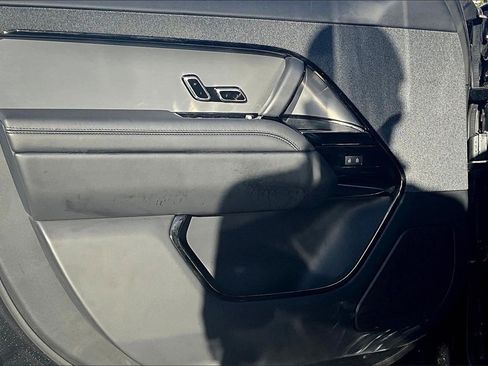 Used 2024 Land Rover Range Rover Sport SE image 18