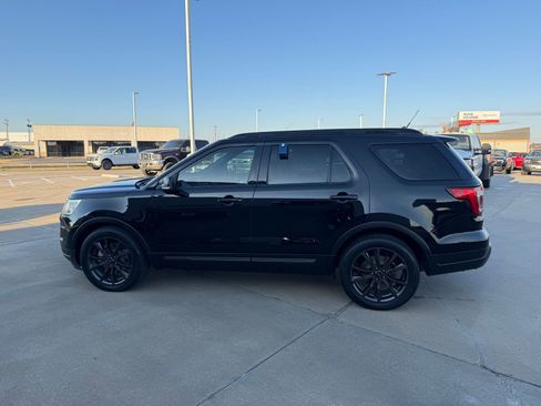 Used 2018 Ford Explorer XLT w/ Equipment Group 202A image 8