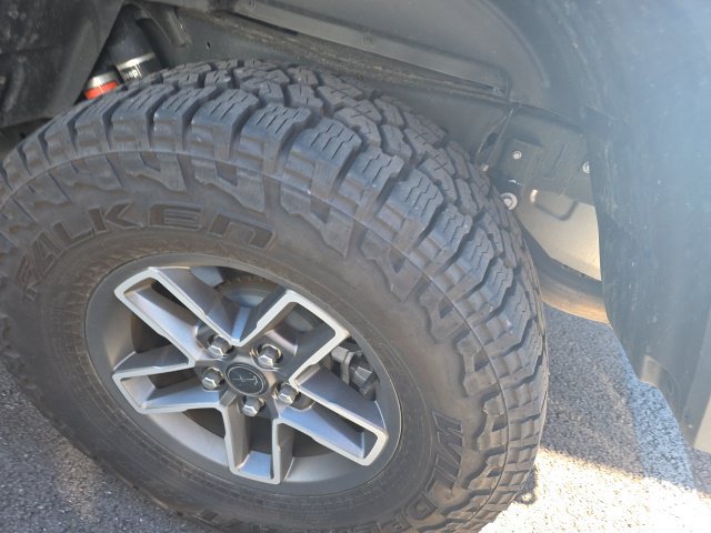 Used 2025 Jeep Gladiator Mojave AWD/4WD image 11