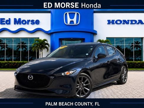 Used 2020 MAZDA MAZDA3 Hatchback FWD image 1