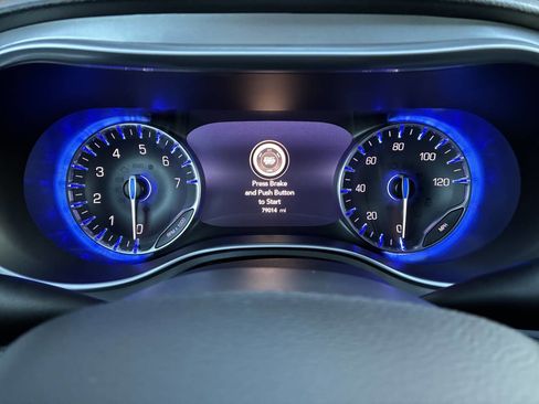 Used 2018 Chrysler Pacifica Touring-L Plus image 16