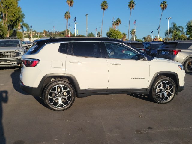 Used 2025 Jeep Compass Limited AWD/4WD image 29