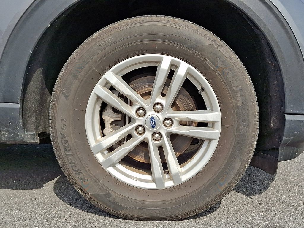 Used 2023 Ford Explorer XLT w/ Equipment Group 202A AWD/4WD image 11