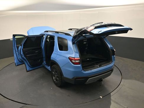 Used 2025 Honda Pilot TrailSport image 37