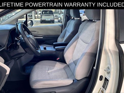 Used 2022 Toyota Sienna LE image 23
