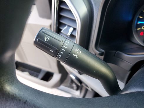 Used 2015 Ford F150 XLT image 25