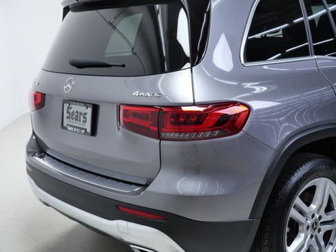 Used 2022 Mercedes-Benz GLB 250 4MATIC image 5