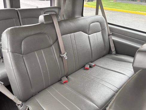 Used 2017 Chevrolet Express 3500 LS RWD image 19