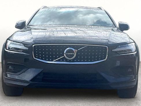 Certified 2025 Volvo V60 B5 Cross Country Plus AWD/4WD image 4