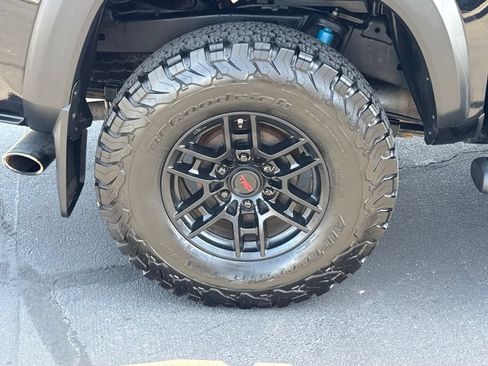 Certified 2019 Toyota Tacoma TRD Off-Road AWD/4WD image 13