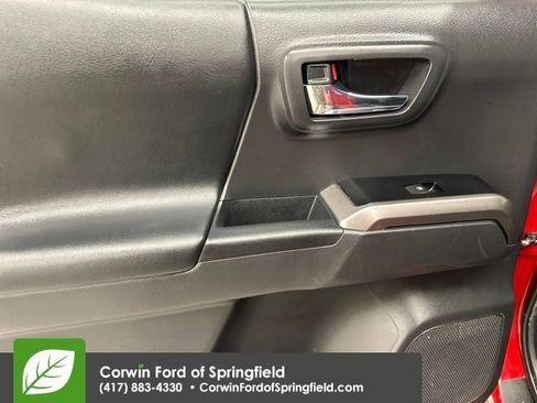 Used 2022 Toyota Tacoma Limited image 19