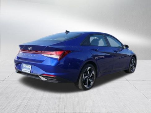 Used 2023 Hyundai Elantra SEL w/ Convenience Package image 3