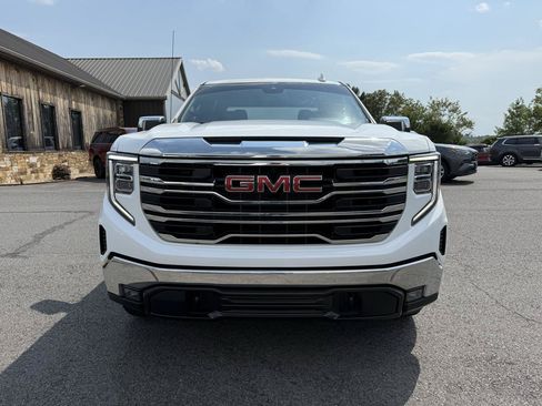 Used 2022 GMC Sierra 1500 SLT w/ SLT Premium Package AWD/4WD image 10