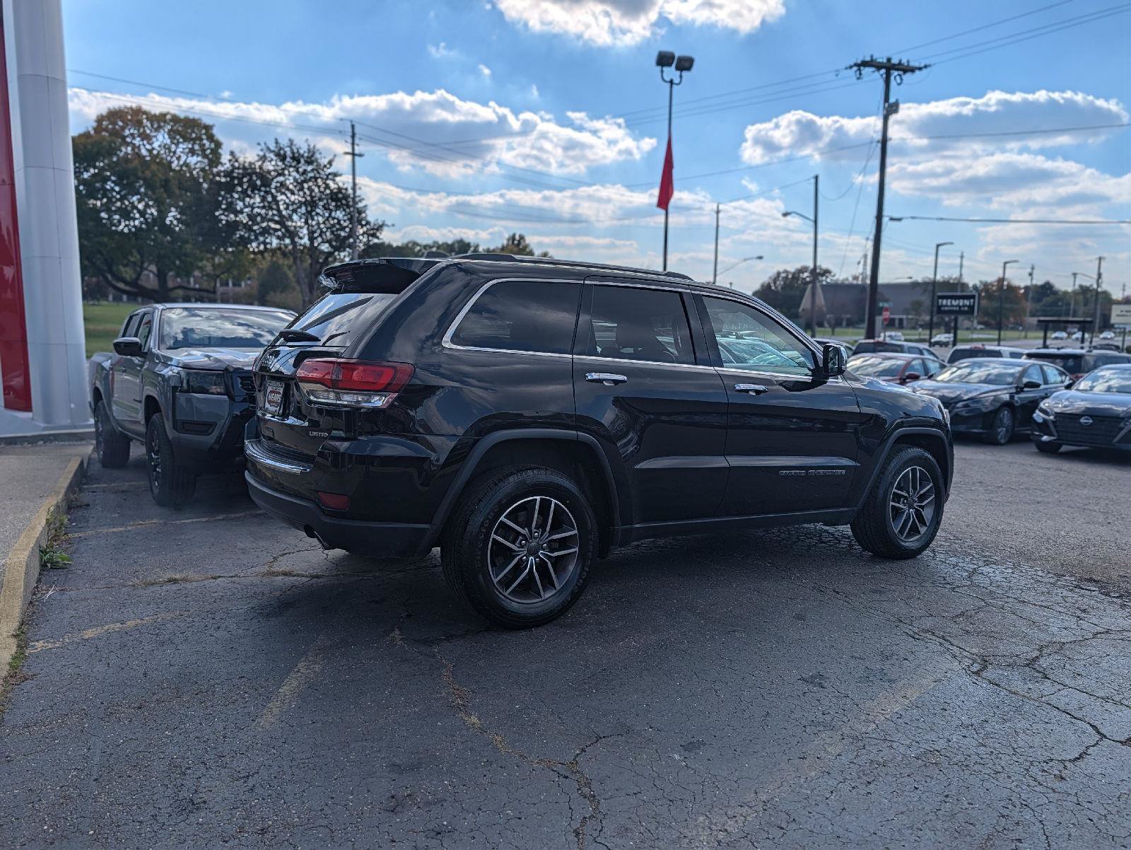 Used 2020 Jeep Grand Cherokee Limited AWD/4WD image 12