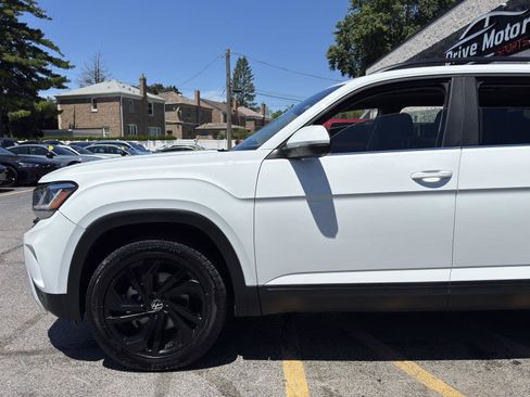 Used 2022 Volkswagen Atlas SE w/ Panoramic Sunroof Package FWD image 2