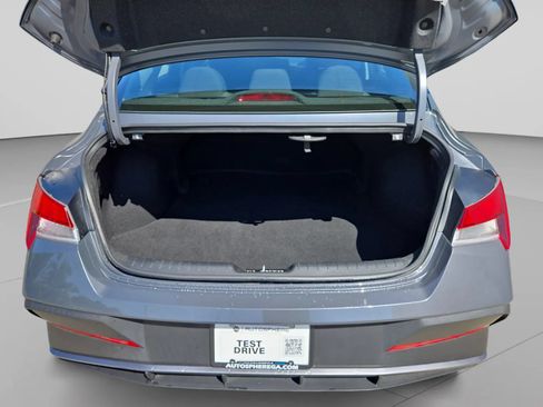 Used 2024 Hyundai Elantra SE FWD image 27