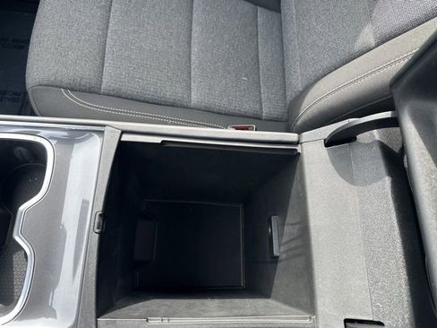 Used 2025 GMC Acadia Elevation image 30