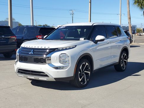 Used 2024 Mitsubishi Outlander AWD image 4