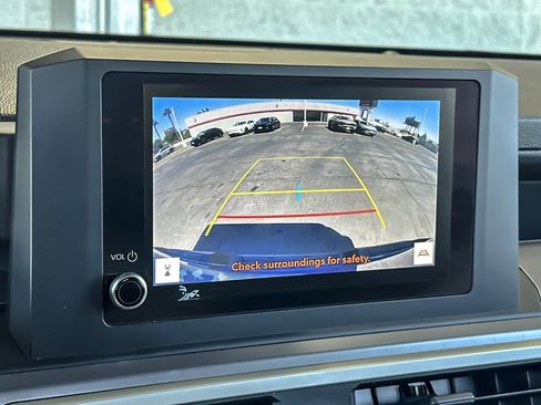 Certified 2025 Toyota Tacoma SR5 AWD/4WD image 17