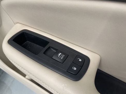 Used 2015 Chrysler 200 C w/ Navigation & Sound Group I image 28