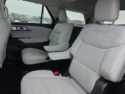 Used 2025 Ford Explorer Platinum w/ LUX Leather Package image 34