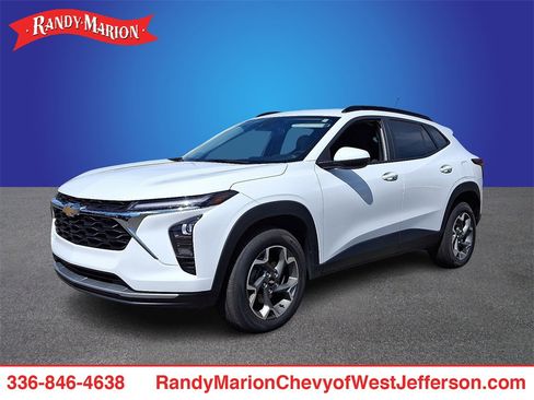 New 2025 Chevrolet Trax LT w/ LT Convenience Package image 1