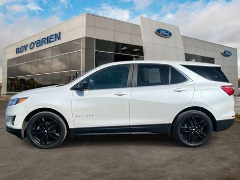 Used 2021 Chevrolet Equinox LT image 2