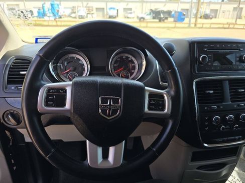 Used 2016 Dodge Grand Caravan SE w/ Quick Order Package 29E SE FWD image 18