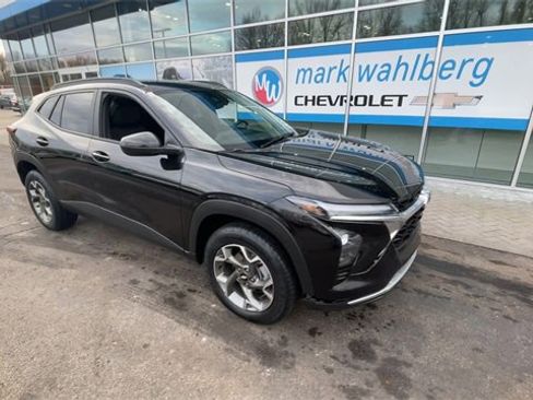 Certified 2025 Chevrolet Trax LT w/ LT Convenience Package image 2