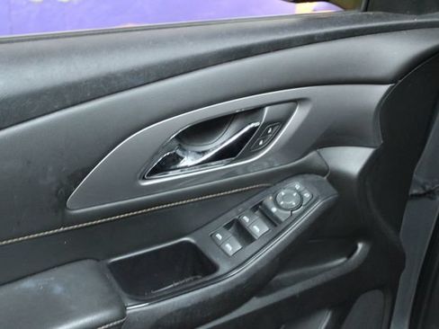 Used 2018 Chevrolet Traverse LT FWD image 13