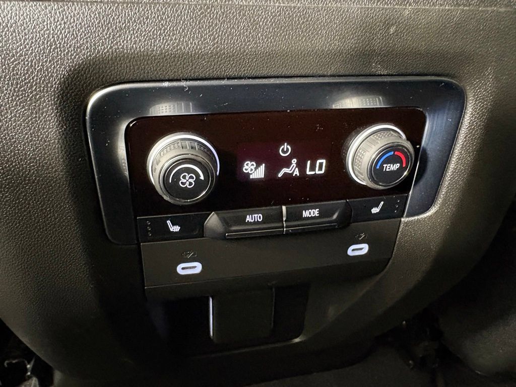 Used 2024 Chevrolet Suburban High Country AWD/4WD image 41