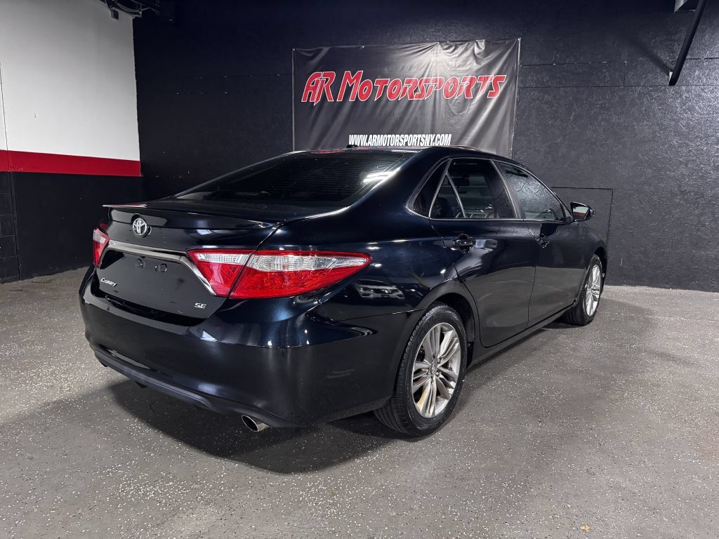 Used 2017 Toyota Camry SE w/ Moonroof Package FWD image 6