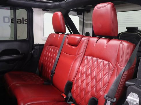 Used 2019 Jeep Wrangler Unlimited Sahara w/ Quick Order Package 24M Moab AWD/4WD image 22