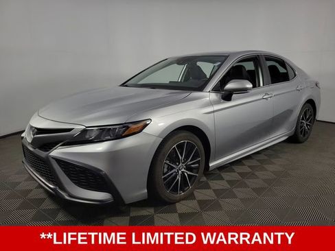 Used 2024 Toyota Camry SE FWD image 3